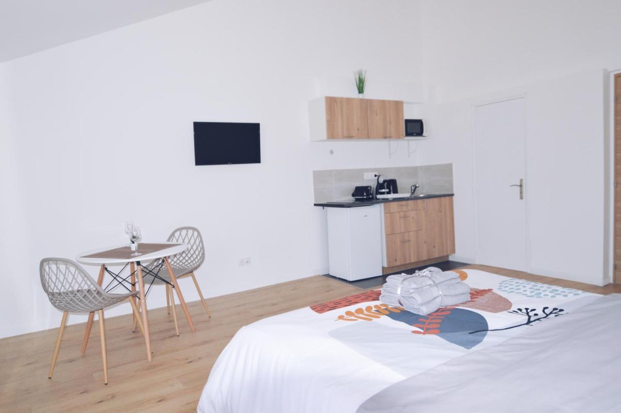 Studios Lsquare-Residence Châtellerault Esterno foto
